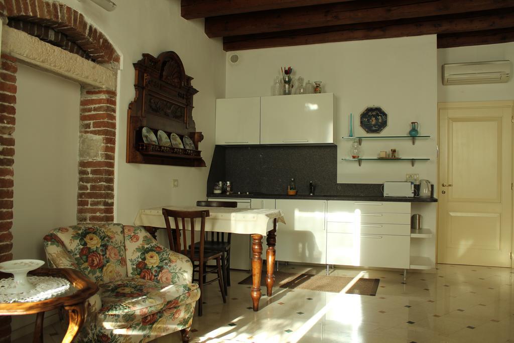 Апартаменты Residenza Carducci Centro Storico Верона Номер фото