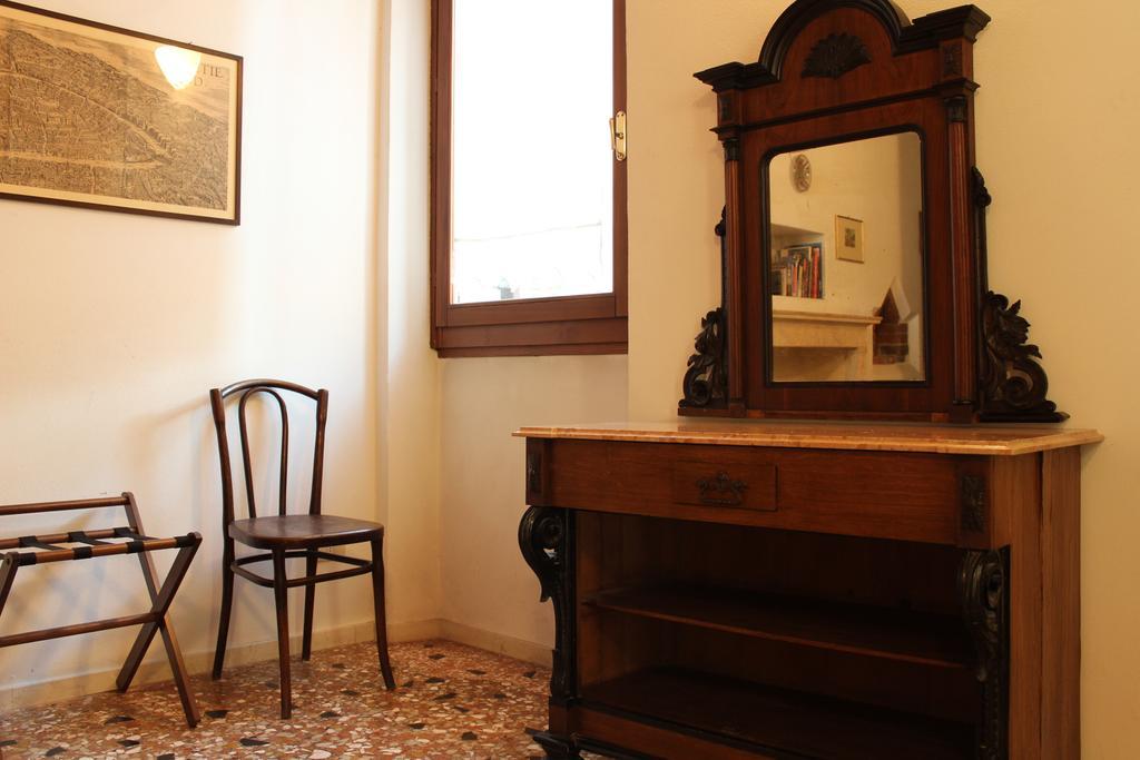 Апартаменты Residenza Carducci Centro Storico Верона Номер фото